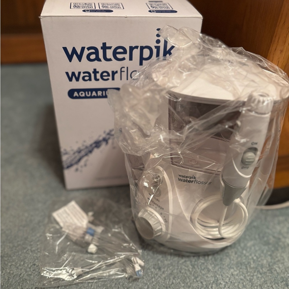 Aquarius™ Water Flosser